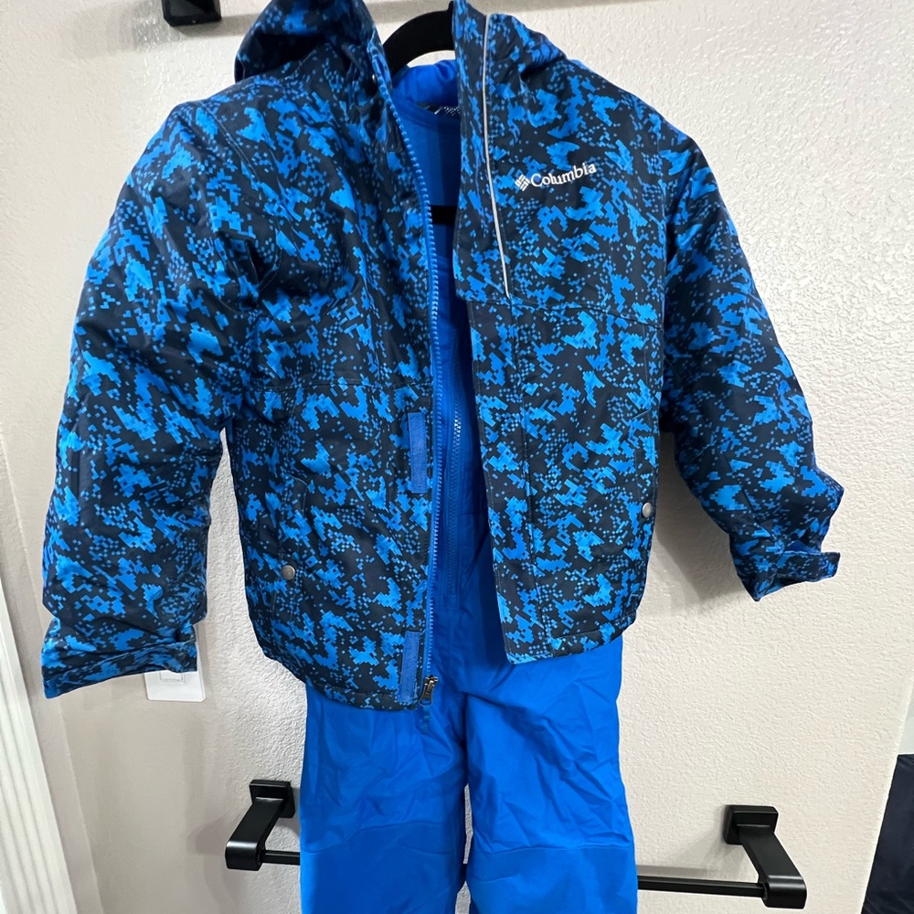 Boys Columbia Snow Suit. Jacket + Bibs